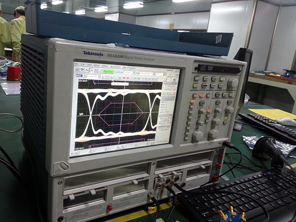 Digital Serial Analyzer Sampling Oscilloscope - Tektronix DSA8200